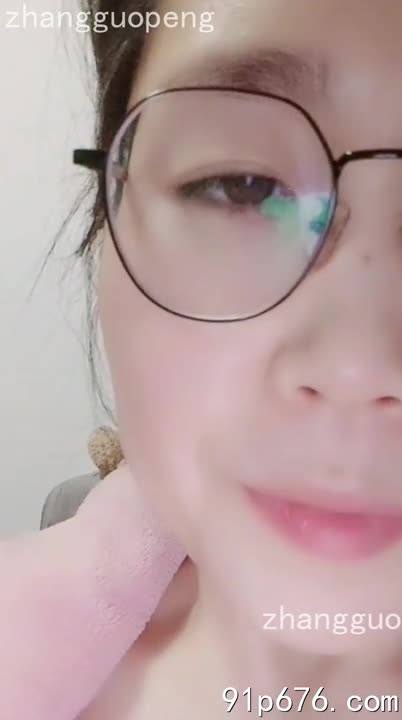 我，山东少妇，戴着眼镜，粉嫩的肌肤下藏着火热的欲望。想约吗？我的身体在等你探索。#少妇 #眼镜 #约炮