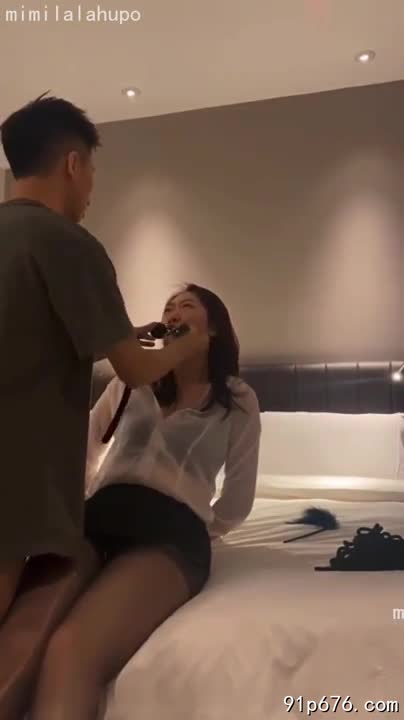 她娇喘连连，身体紧绷，只有我的蛮力才能让她彻底臣服，感受到极致的快感。 每一个动作都精准地击中她的敏感点，她无力地扭动着，发出令人沉醉的呻吟。#SM #征服 #性虐