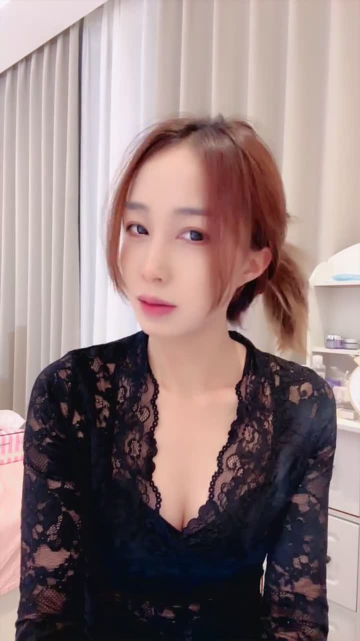 老师你水好多】英语老师调戏正在玩游戏的补课学生，吃鸡被干