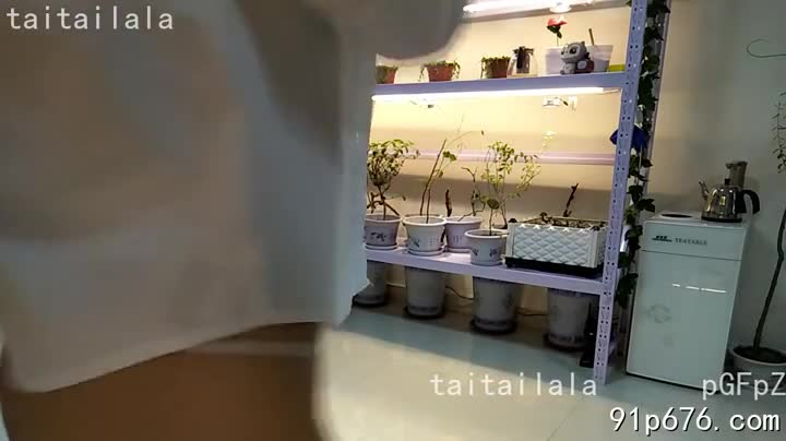 新认识的白虎小少妇，玩起来可真过瘾