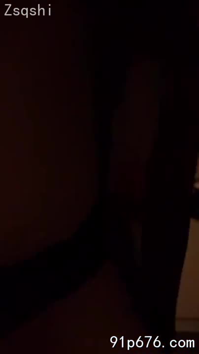 她赤裸的背脊紧贴着我的胸膛，柔软的肌肤与我相触，感受着彼此心跳的律动。 指尖划过她腰间的曲线，感受着肌肤的细腻光滑，她轻哼一声，回眸一笑，媚眼如丝。#性爱 #女友 #激情AIBox新增特效-女仆+项圈特效-上传照片一键生成奈亞是住在附近的辣妹人妻，她十分年輕時已經結婚，我一直想尋找機會操她_小说机器人精品频道推荐-评论区可搜索