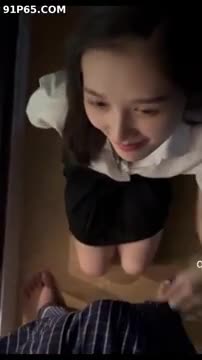 主页更新女主，校花学姐放假了，被我带回家啪啪