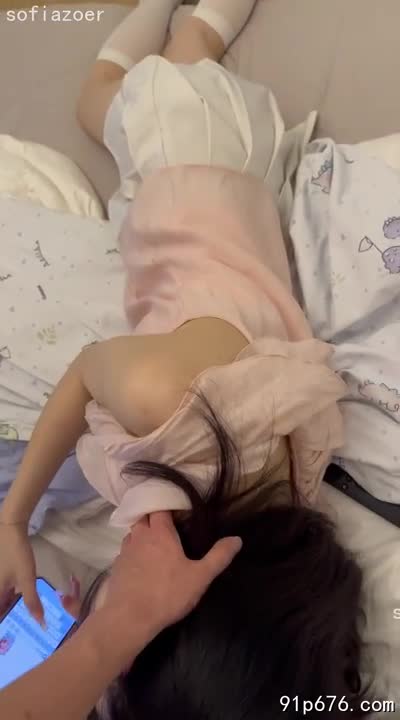 地铁上，粉色长裙裹着她玲珑的曲线，肌肤吹弹可破，裙底若隐若现的雪白，让我心跳加速。她低头浅笑，眼神纯真，却又透着丝丝魅惑。#地铁搭讪 #粉色长裙 #少女AIBoxAI视频换脸不限次数自由上传素材拥挤的火车上，你的欲望无从发泄(点击直聊) NovelN女友机器人