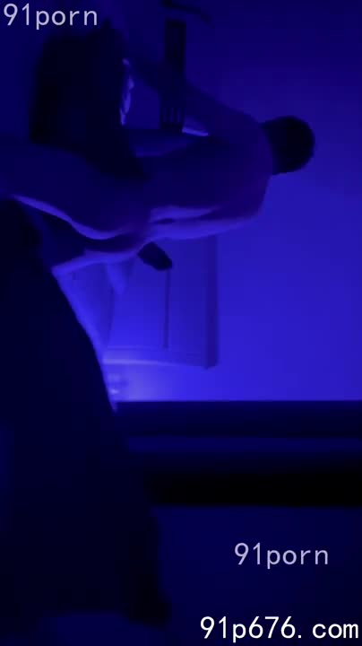 他粗暴地进入，我弓起腰肢，发出销魂的呻吟。潮湿的热度包裹着他，每一次抽送都让我颤抖不止。精液喷涌而出，充盈我的身体。#淫妻 #内射 #高潮AIBox图片换脸新玩法【多人照片中指定人物换脸】角色上新-教师王洁-少妇白洁同人角色-小黄文畅聊NovelN