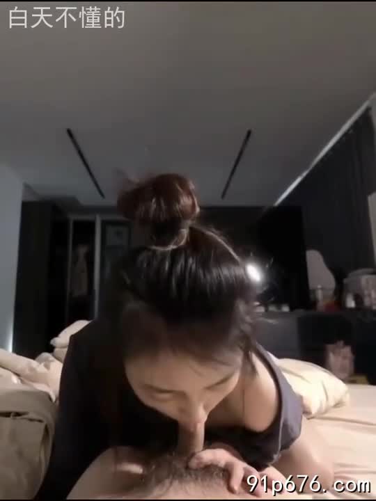 我跪坐在他面前，柔软的嘴唇包裹住他坚硬的性器，感受着它粗糙的纹理和每一次律动。 舌尖灵活地舔舐，吮吸，直到他颤抖着射出浓稠的精液。#口活 #高潮 #性爱AIBox新增特效-站立捆绑-上传照片一键生成️神雕侠侣之小龙女（李莫愁图个乐）-神雕侠侣的平行世界