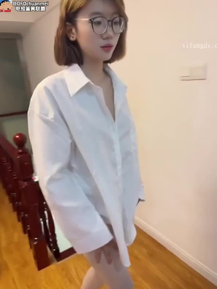#四眼小姐姐 直播自慰