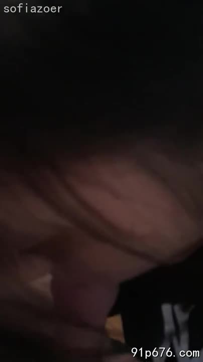 我的身体像初开的蓓蕾，柔软而敏感，渴望被触碰，渴望被爱抚，渴望被占有。纯真与欲望交织，我迷失在情欲的漩涡。#少女 #初恋 #纯欲