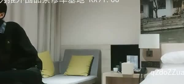他粗暴地扯下我的黑丝袜，狠狠贯穿我的身体。每一寸肌肤都颤抖着，我发出撕心裂肺的叫声，在快感中沉沦。#黑丝 #爆操 #性奴