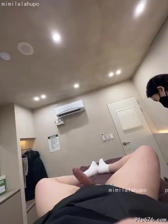 柔软指尖探入，游走在我每一寸肌肤，酥麻的快感直击灵魂深处。她轻柔的抚摸，挑逗着我身体的每一个细胞，直到我全身僵硬，欲罢不能。#性爱 #调教 #私人医生️王老板的私人家政服务_NovelN小说机器人