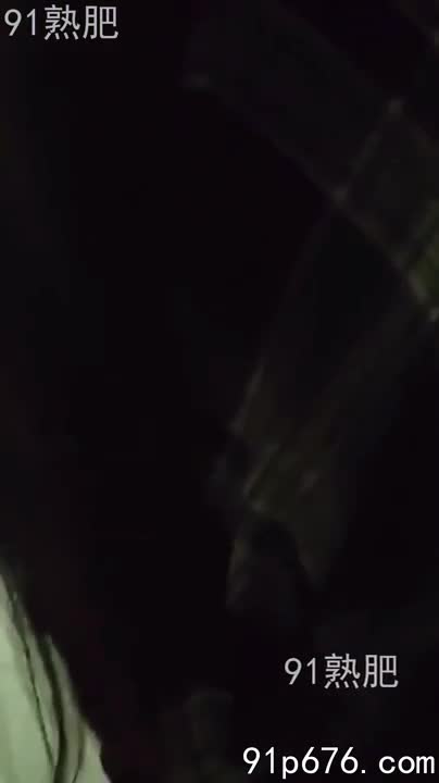 我撕开她黑丝袜，感受丝滑的触感，她丰腴的肉体在身下颤抖，浪叫声此起彼伏。#熟女 #黑丝 #强暴AIBox新增特效-乳交特效-上传照片一键生成角色上新-教师王洁-少妇白洁同人角色-小黄文畅聊NovelN