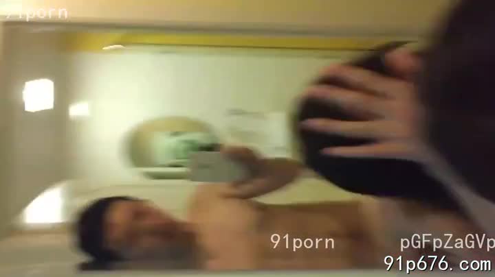 我的男友？他可不知道我此刻穿着蕾丝内衣，酥胸半露，正对着镜头挑逗。 这火辣的身材，每一寸肌肤都渴望被触摸。#性感 #诱惑 #裸露