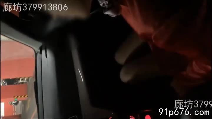 她制服的纽扣一颗颗滑落，雪白的肌肤在昏黄灯光下泛着诱人的光泽。 他粗暴地撕扯，我眼睁睁看着她在他身下扭动，发出压抑的呻吟。 那场景，刻骨铭心。#绿帽 #空姐 #性奴StableDiffusion一键生图，低操作门槛，画出你心目中的女神NovelN角色扮演机器人_护驾有功你打算要武则天什么样的赏赐？