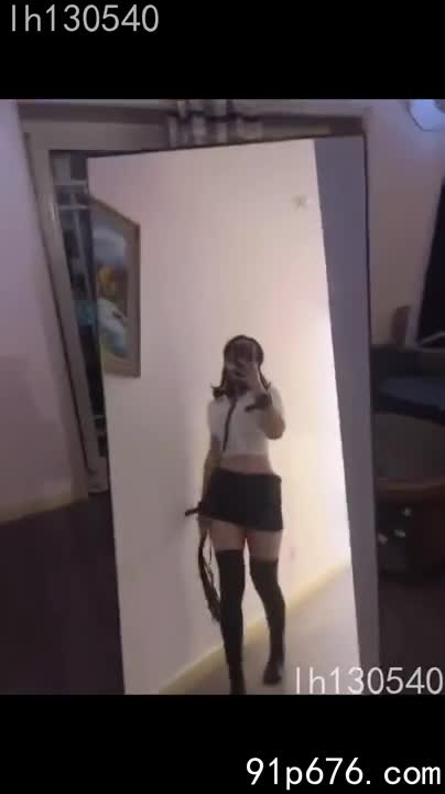 我的翘臀，在健身房挥汗如雨练就，只为今晚的你。渴望你的触碰，感受我身体的每一寸，这无敌的臀，只为你绽放。#翘臀 #健身 #约炮
