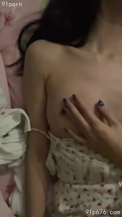 碎花裙下，饱满的曲线若隐若现，文静的外表下藏着奔放的热情，今晚，我将彻底释放。#性感 #诱惑 #尤物