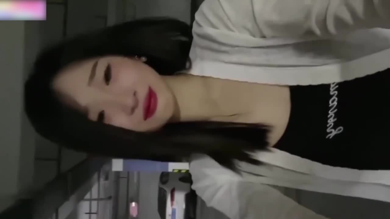#泄密 #绿帽 #电话 #对白快手泄密-给老公戴绿帽打着电话操逼，对白清晰刺激，城里人真会玩