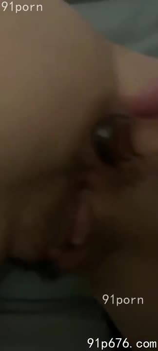 他粗暴地进入，每一次撞击都让我颤抖，肛门撕裂般的疼痛与快感交织。 黏稠的液体涌入，充满我的身体，我只能发出无助的呻吟。#肛交 #SM #调教