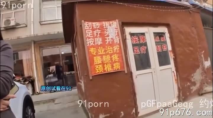 昏黄路灯下，她穿着暴露的吊带裙，丰满的胸部呼之欲出，眼神迷离地朝我走来。紧致的臀部在裙下若隐若现，每一步都散发着致命的诱惑。#少妇 #性感 #燕郊AIBoxAI新玩法【一键丰胸】奇幻世界里与狐娘的虐恋故事_NovelN女友机器人