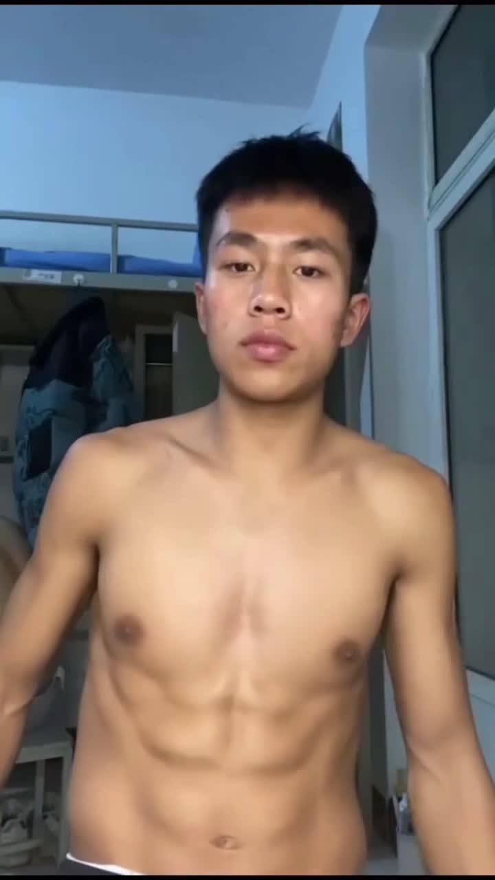 #飞机 #腹肌 #自拍 #体育生 #大屌黑皮薄肌体育生宿舍射精合集