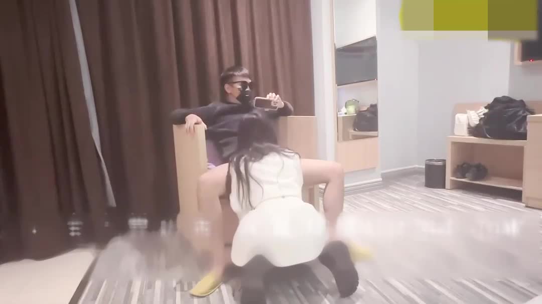 #近亲 #姊姊 #母狗近亲相奸 姊姊我才刚坐下阿