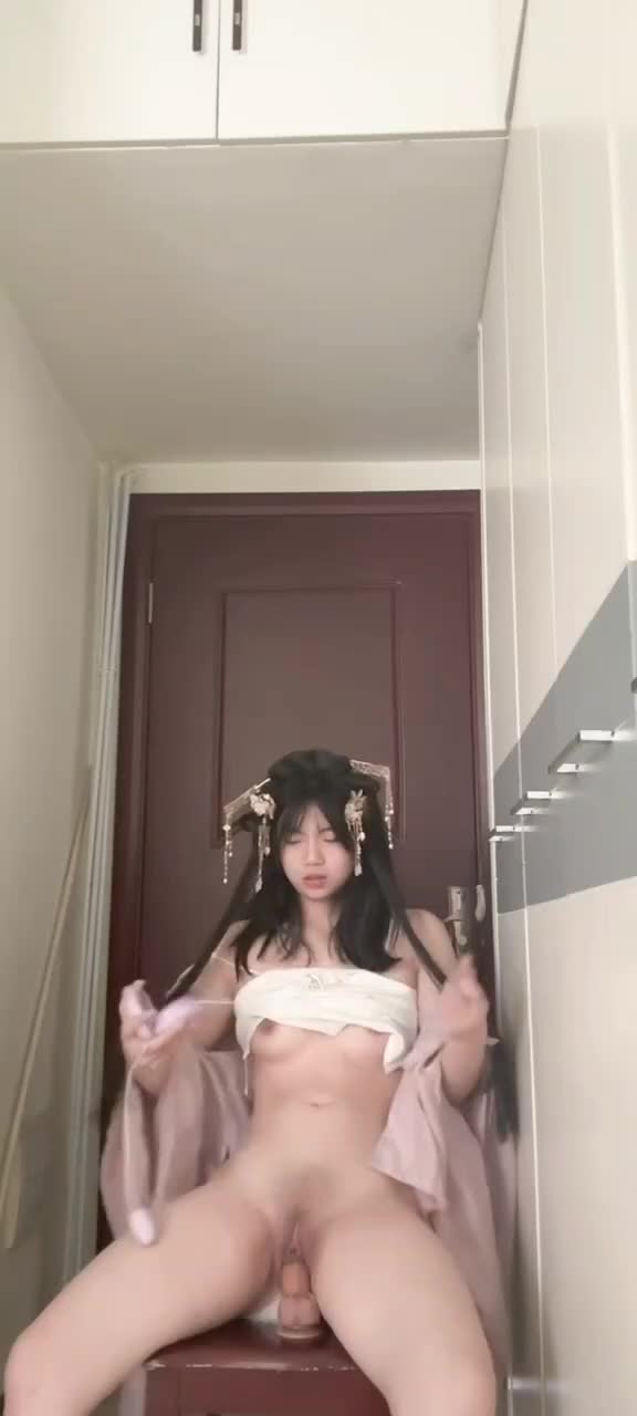 ️  #萝莉 #白丝 #少女清纯美少女汉服居家道具反差自慰，家人就在门外