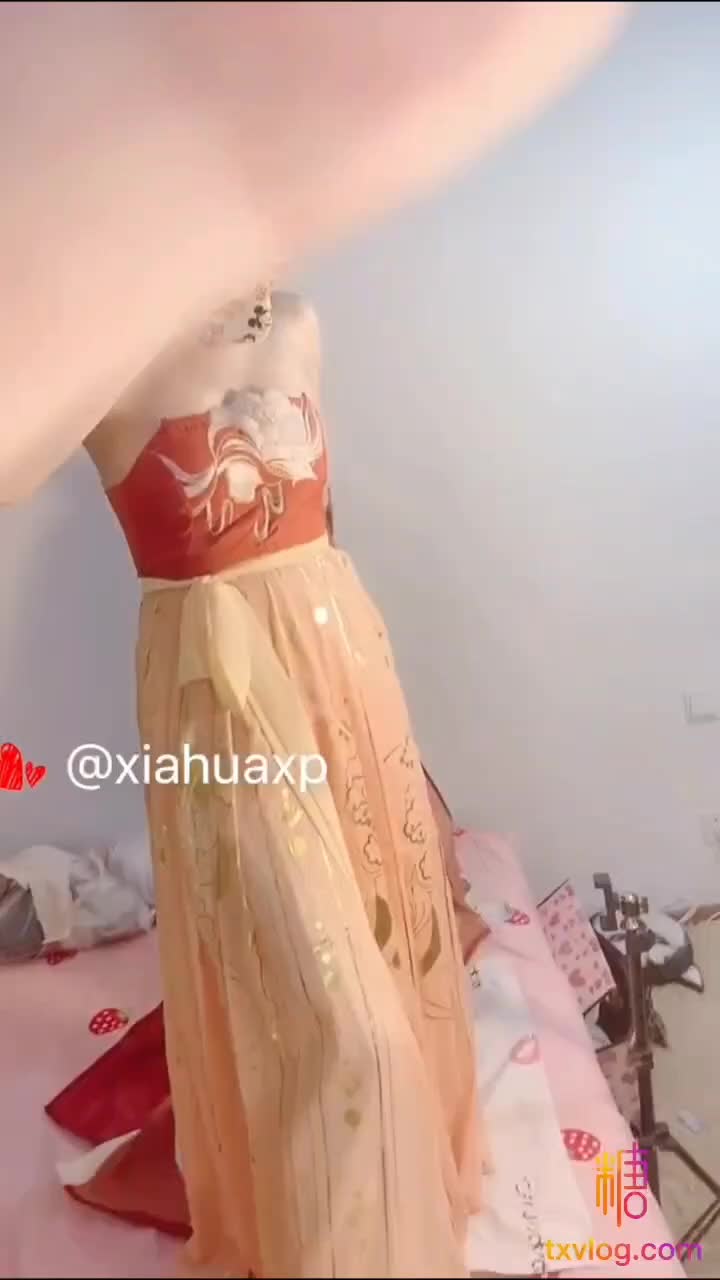 #夏花️  #萝莉 #白虎 #汉服福利姬夏花汉服自慰