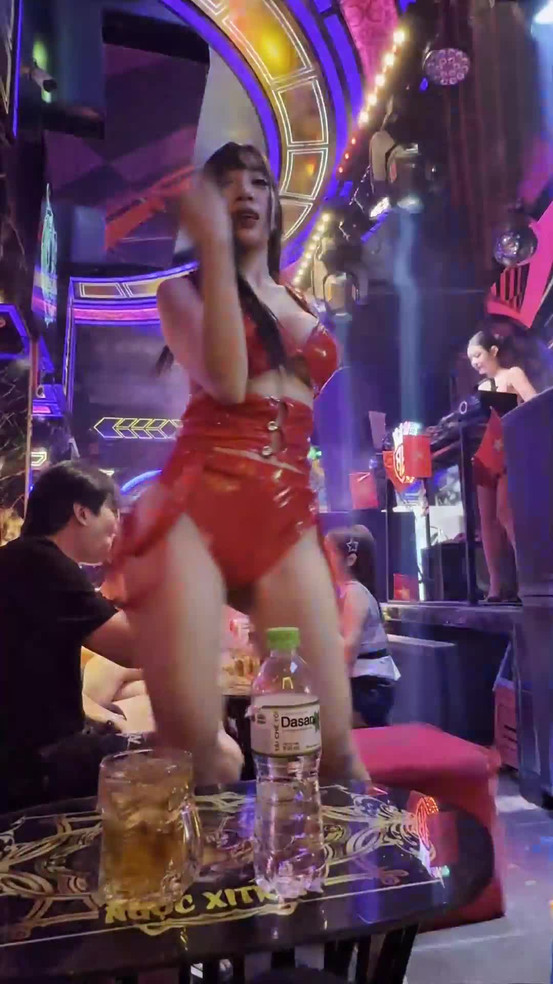 #越南夜店 #艳舞 #裸舞