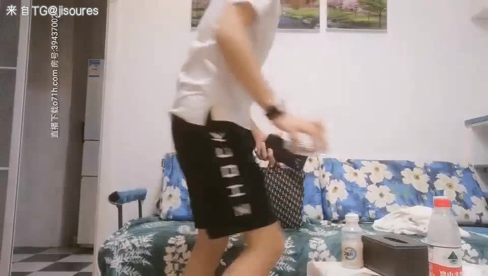 本人比照片还漂亮的 [长腿美腿 JK制服顶级美少女] 抱起来倒立口交 这姿势绝了, 被小哥哥狠狠地操得 表情难受又刺激, 撸点高
