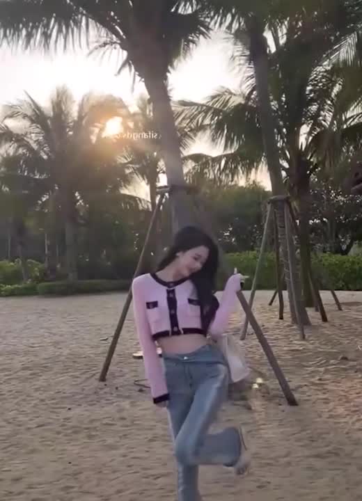 抖音清纯御姐风美少女 甜一 与金主裸聊视频泄密 震动棒揉穴自慰 淫语不断反差爆棚