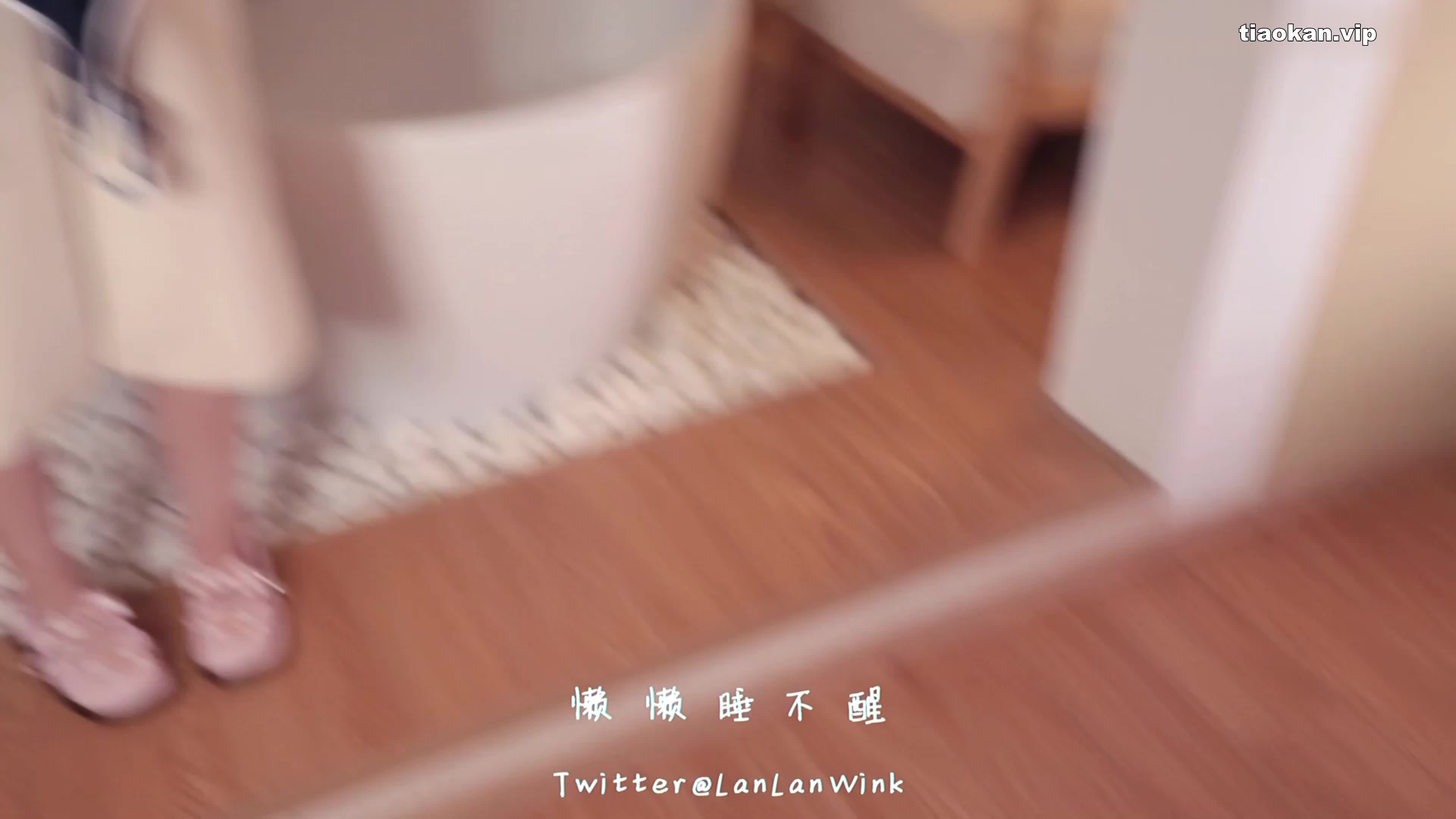 精选视频  懒懒睡不醒 在浴室拿花洒冲洗自己的bb 爽的无法言语 #懒懒睡不醒 #自慰 #少女 #萝莉