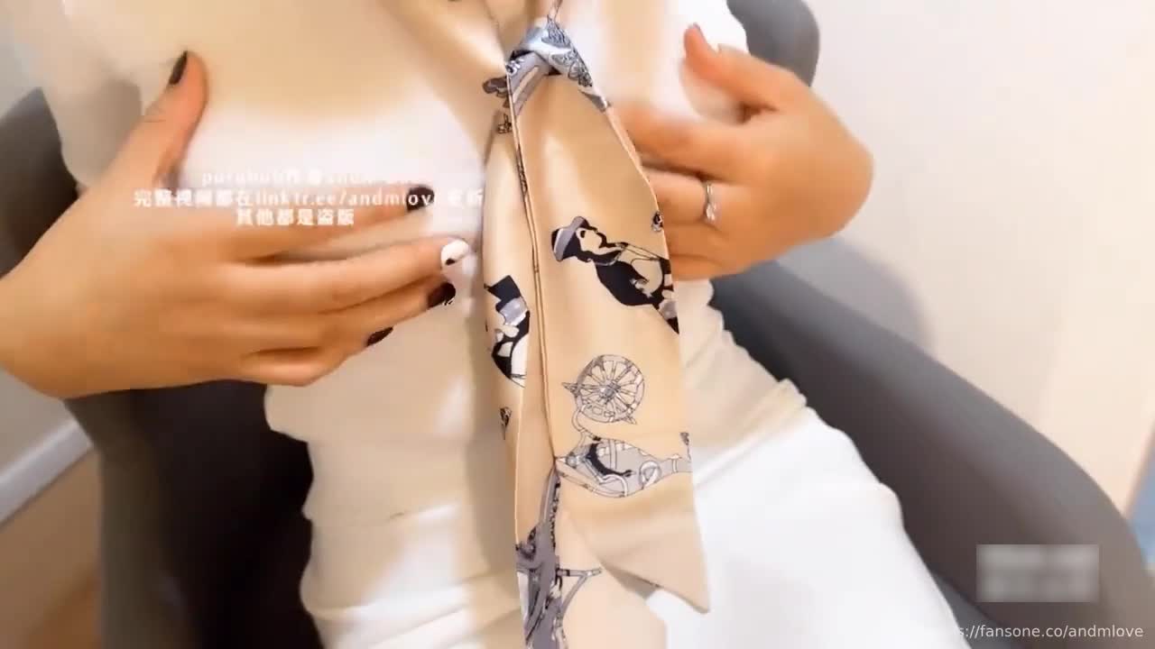 优雅气质尤物御姐女神，淑女范女神的淫荡之路，看起来端庄优雅女神床上骚出水，一插进来秒变小荡妇