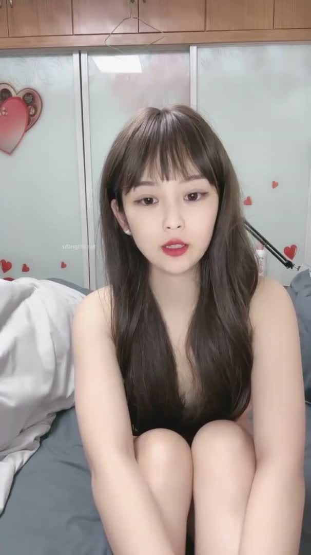 精神小妹想入菲菲 直播露出 黑丝美腿玉足秀