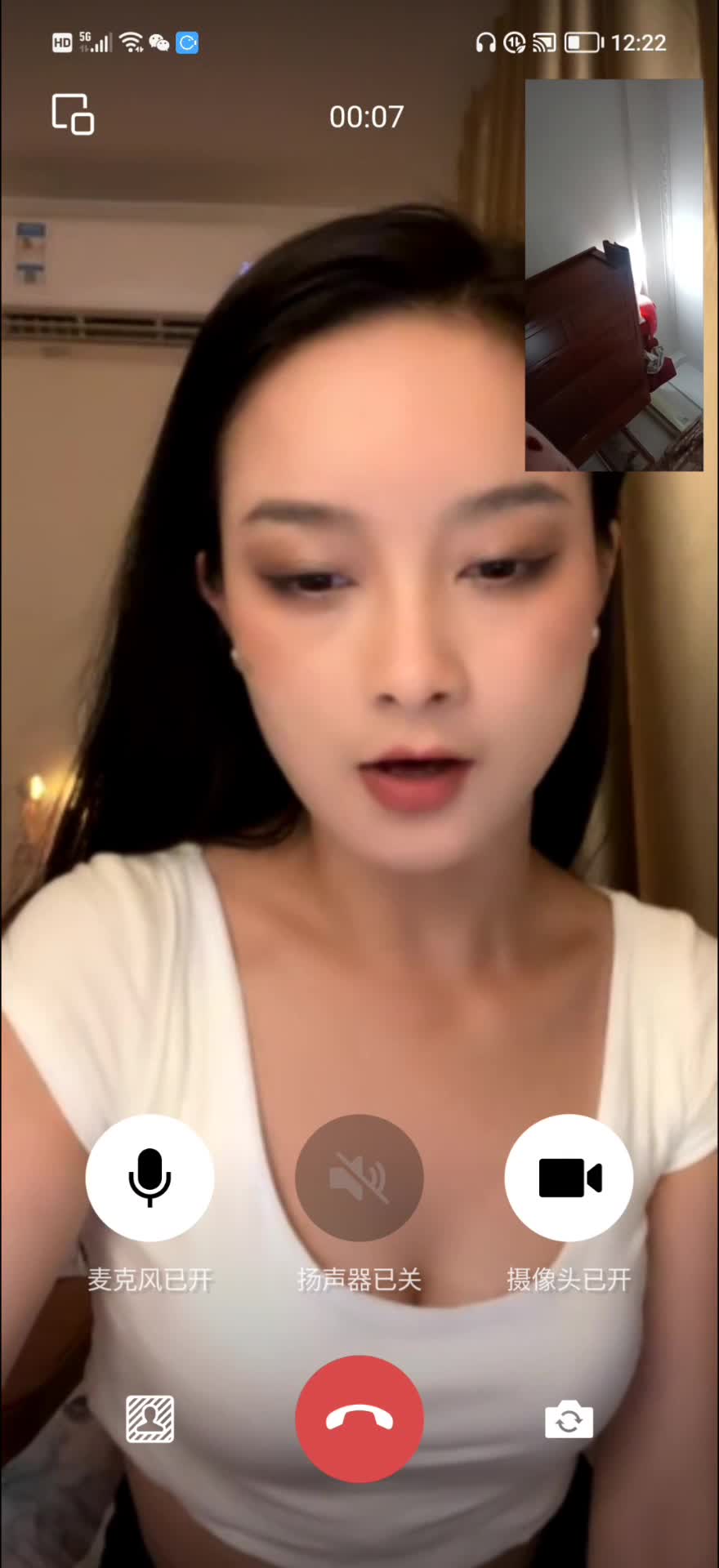 推荐 花椒颜值骚逼主播【黄一忆】颜值大长腿，骚舞诱惑，多次跟榜一大哥一对一自慰