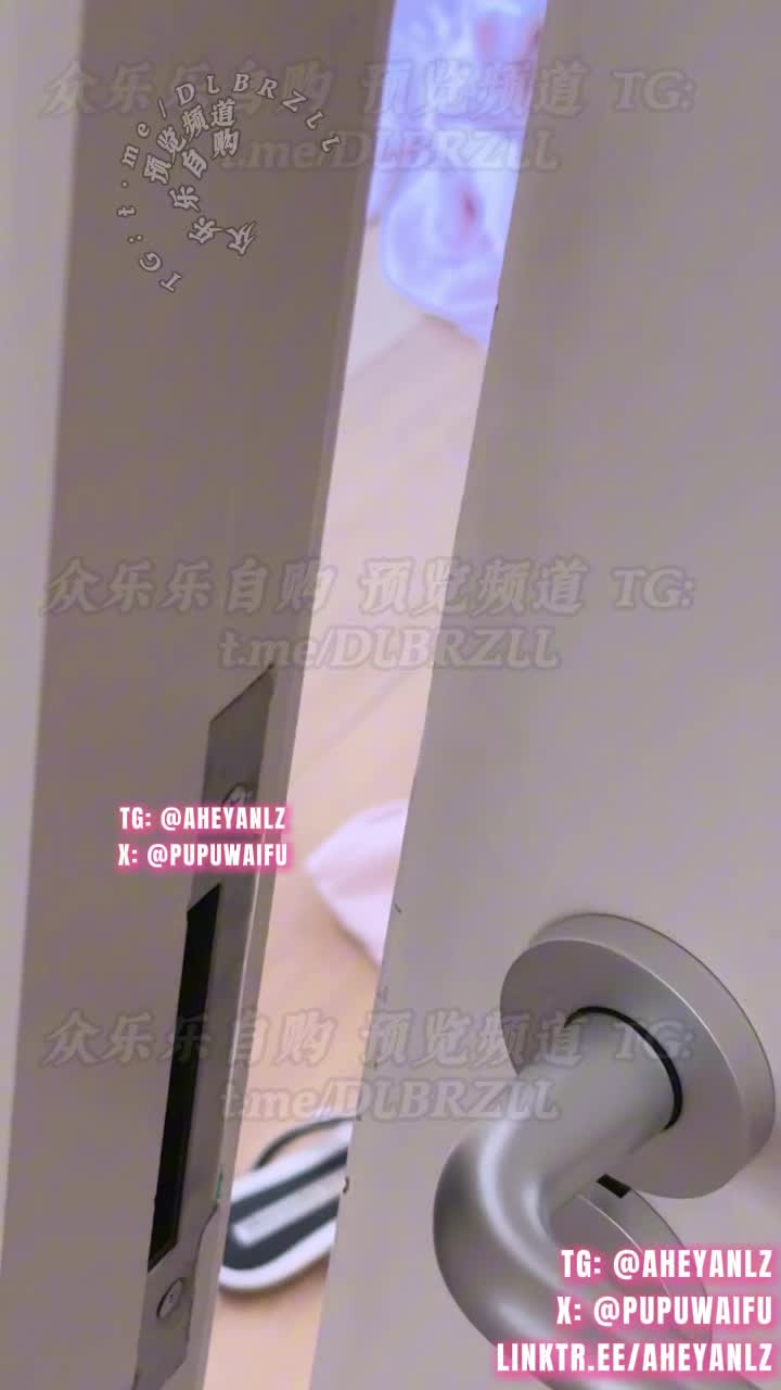 6月新档】推特极品阿黑颜母狗「Pupu噗噗」NTR剧情：偷窥？变态啊！可是你都硬成这样了，不如直接来操我