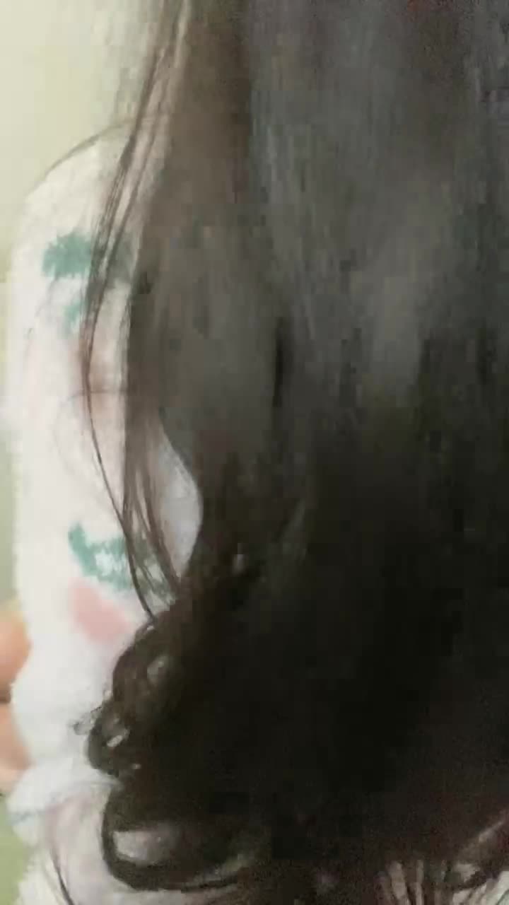 两位女大学生下海直播 道具自慰 露出雪白大奶子!