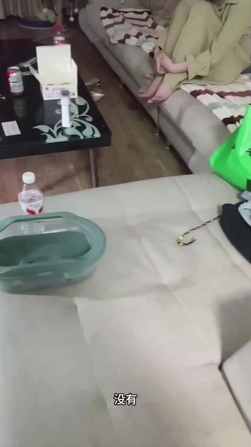 兄妹乱伦剧情 妹妹失恋后在家喝闷酒哥哥化身情感大师开导亲妹用鸡巴化解妹妹失恋的痛苦无水印版