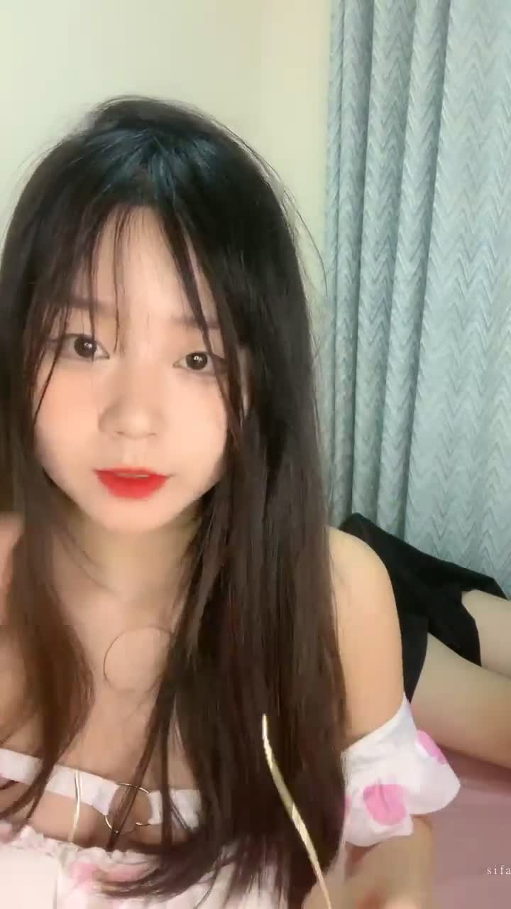 大奶子骚逼妹子 会口又会乳交 这口活顶不住啊
