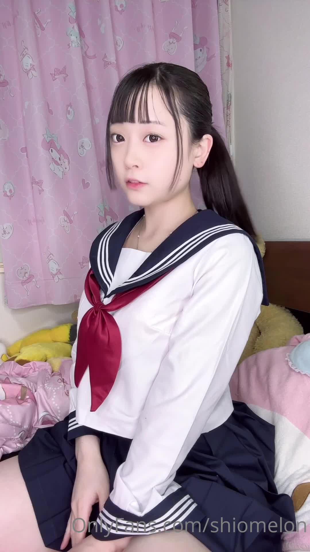 #学生 #萝莉 #fantia #cos 日本可爱双马尾少女 各种裸体露出诱惑 擦边自慰合集