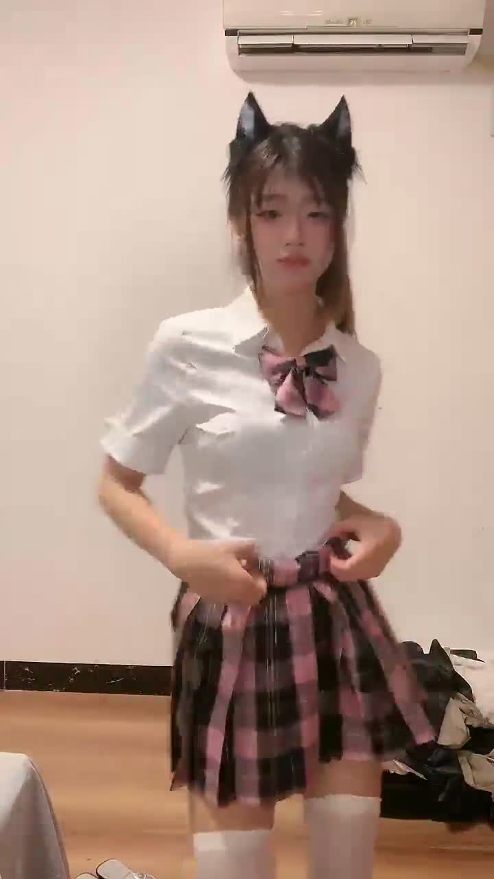 反差纹身精神小妹直播大秀 性感吊带 全裸直播合集