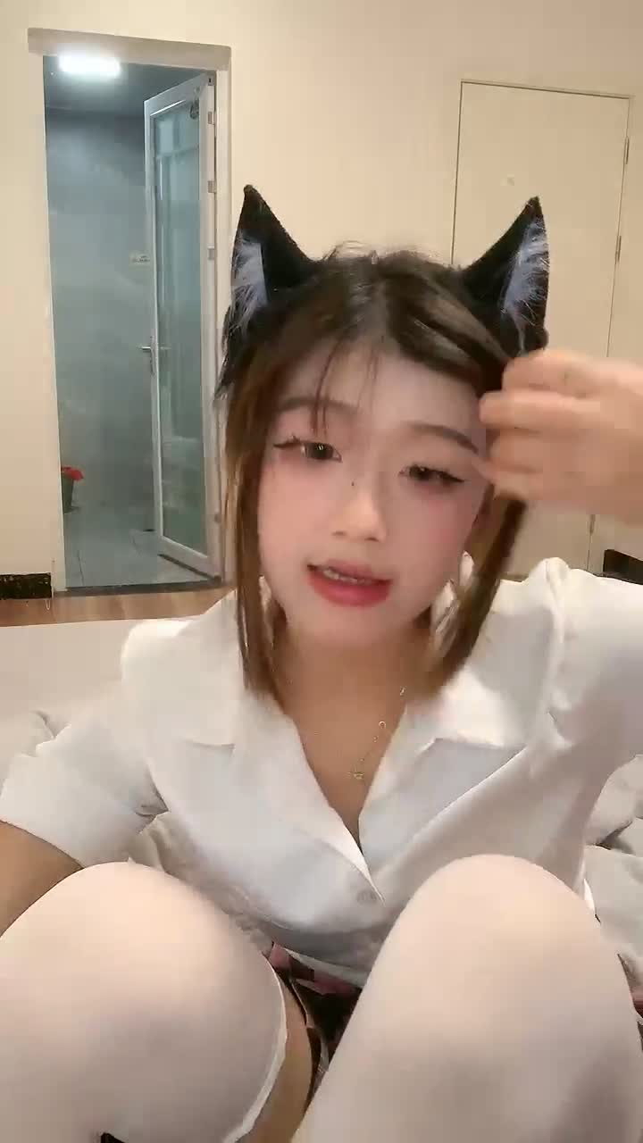 反差纹身精神小妹直播大秀 性感吊带 全裸直播合集