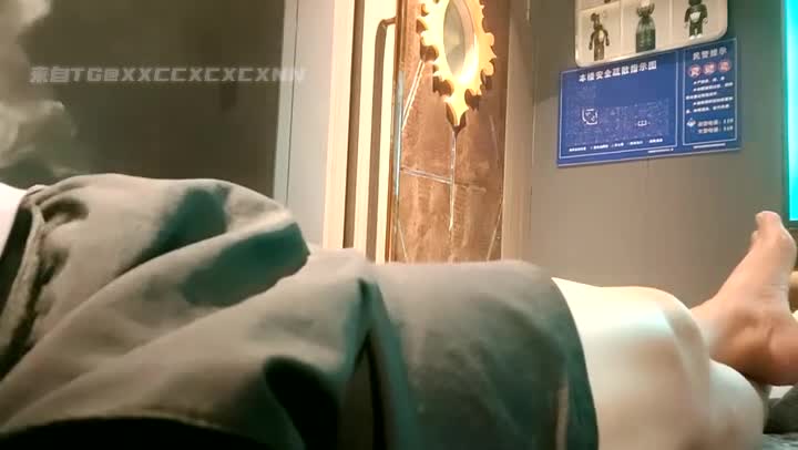 #探花 #会所 #无套 按摩店沟搭女技师_都说磨蹭_不小心就无套插入_有的女技师_还满美1