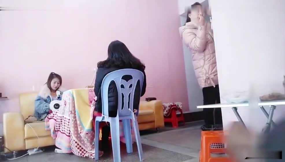 #熟女 #内射 #偷拍 #探花才接完客的老板娘被忽悠舔逼内射！