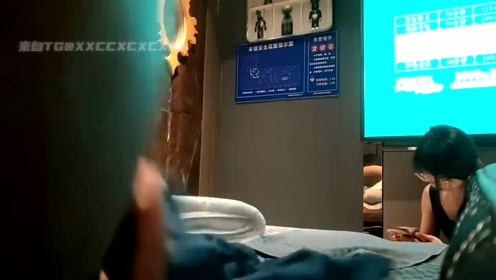 #探花 #会所 #无套 按摩店沟搭女技师_都说磨蹭_不小心就无套插入_有的女技师_还满美_满值 2