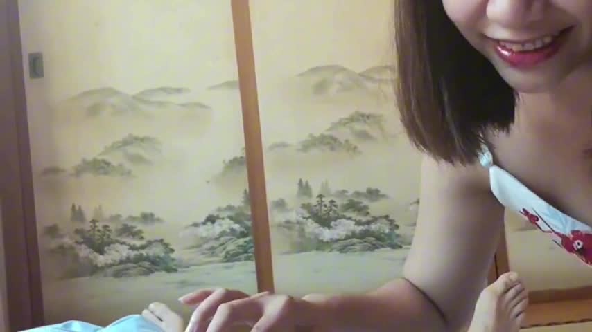#台湾 #自拍 #口交 #后入台湾女孩吴梦梦-在还没爆红时的青涩自拍，口交和后入的样子太色情了