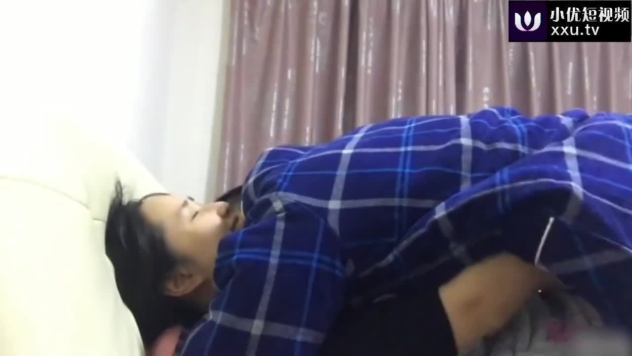 #嫂子趁哥哥出差跟嫂子偷情,全程露脸哺乳期嫂子欲望十足!