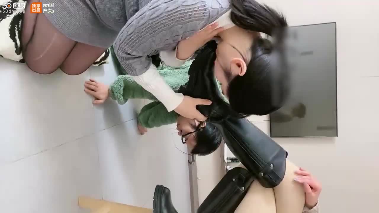 #奴隶 #女仆 #调狗 #圣水①熟女皮鞋丝袜重口虐待学生小母狗洗脚水极致虐
