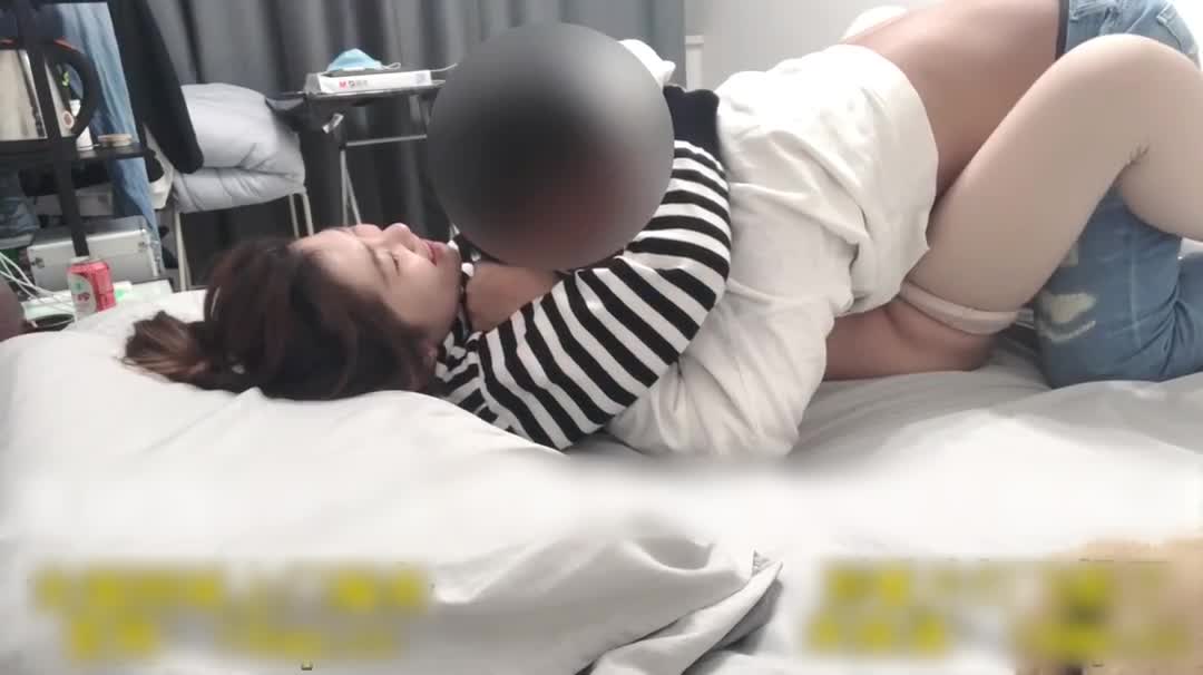 #情侣 #泄密不是给我做饭吃，为什么脱我衣服”