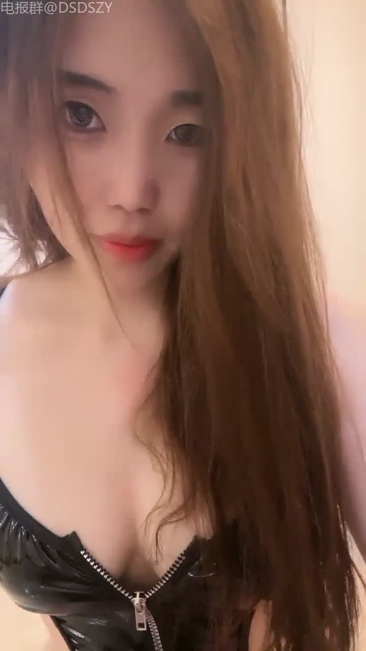 黄色战袍校花女神「甜奶汐」，让人梆硬的身材，一看就是个淫妇，白虎馒头逼，不干个几个小时满足不了！【第八弹