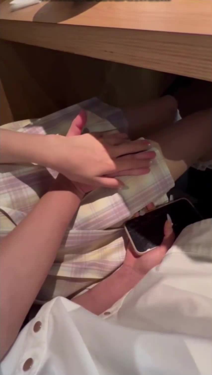 乱伦我的JK妹妹 约妹妹去吃火锅店里抓奶摸逼带回家做爱把妹妹的逼草肿了求我操屁眼无水印版