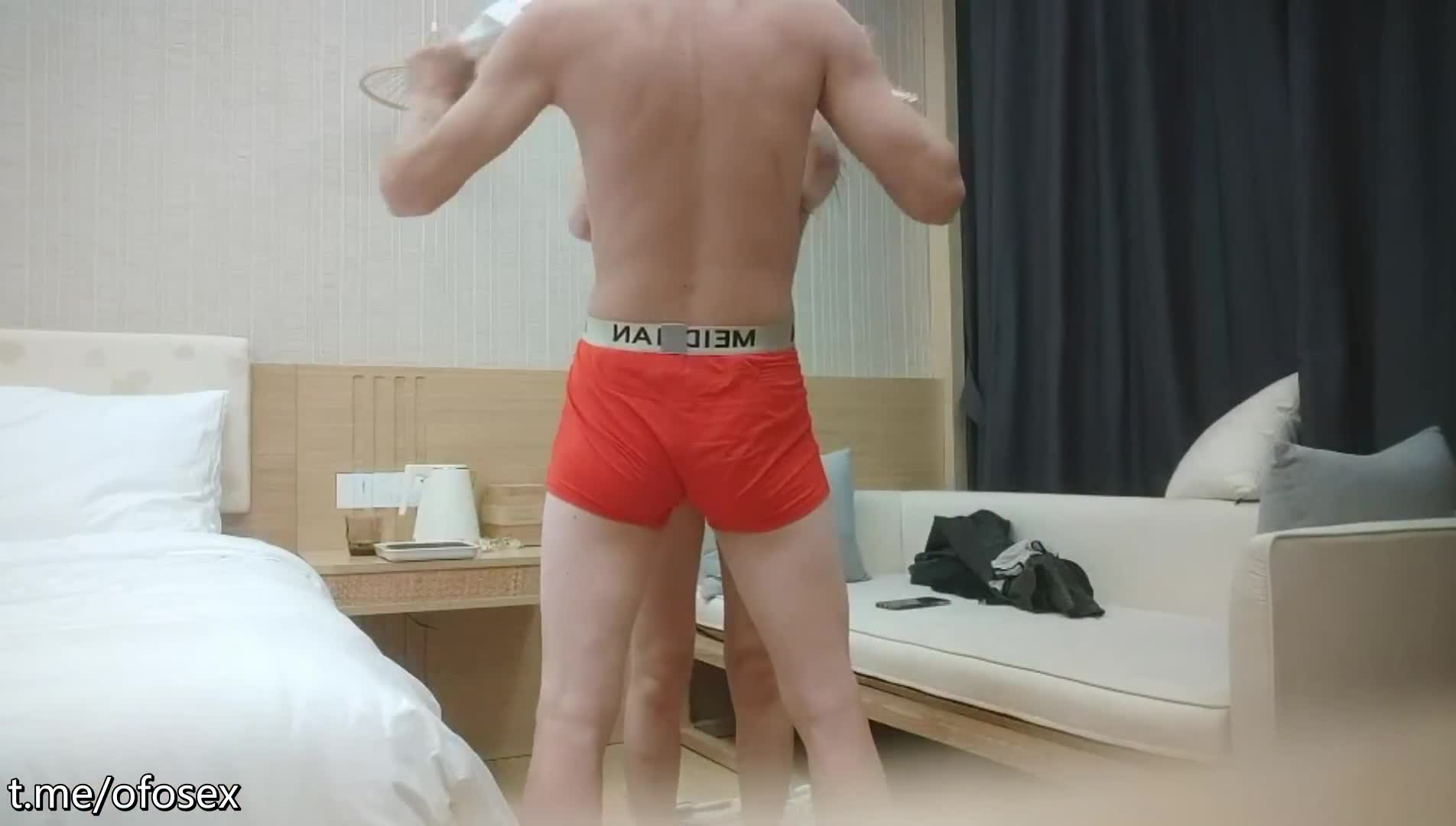 【#利哥探花】黑衣爆乳外围骚女，镜头前深喉吸蛋服务周到，美腿肩上扛抽插猛操，蜜桃美臀骑乘上下套弄 @yydsNoA #探花 #探花直播 #探花传媒 ️关注防失联️更多好看视频尽在 @LXSMD