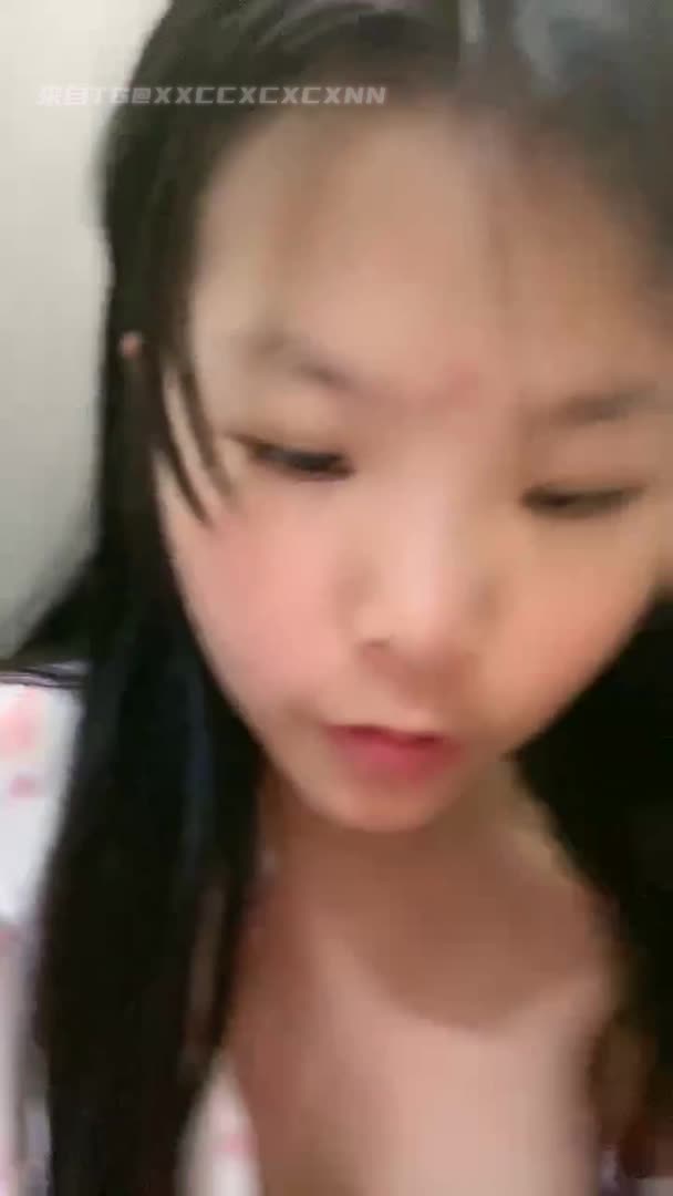 #深喉 #清纯 #粉嫩 #学妹 就是水多诱人_被渣男小哥玩弄调教给狼友看_全程露脸揉奶玩逼看特写 2